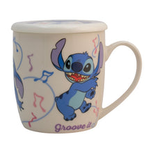 Cargar imagen en el visor de la galería, Stitch Taza de Cerámica con Tapa, Diseño Stitch Groove It, Lilo & Stitch, Colección Disney Clásicos, Capacidad 385 ml con Caja de Regalo