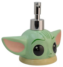 Cargar imagen en el visor de la galería, Baby Yoda Dispensador de Jabon de Ceramica 3D Disney Star Wars Grogu capacidad 200 Ml