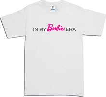 Cargar imagen en el visor de la galería, Playera In My Barbie Era Dama/Caballero/Infantil