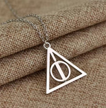 Cargar imagen en el visor de la galería, Collar Reliquias de la muerte Giratorio