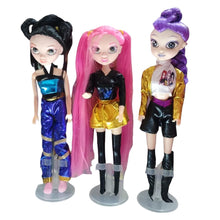 Cargar imagen en el visor de la galería, Demon Hunters Set 3 Muñecas Kpop Guerreras 30 cms Rumi, Mira y Zoey