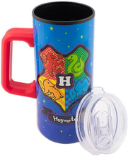 Cargar imagen en el visor de la galería, Harry Potter Termo Doble Pared Con Asa, Colección Warner Bros, Diseño Escudo Hogwarts Estilo Chibi “Hogwarts is My Home”, Termo con Tapa Transparente, Capacidad 550 mililitros