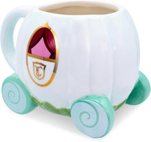Cargar imagen en el visor de la galería, Taza Cenicienta 3D carroza Ceramica Disney Princesas 591 ml