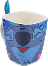 Cargar imagen en el visor de la galería, Stitch Taza Cuadrada Cerámica Con Cuchara Colección Disney Clásicos, “Sweet Thing” Tarro para Bebidas Calientes Café o Té Capacidad 440 Ml