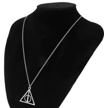 Cargar imagen en el visor de la galería, Collar Reliquias de la muerte Giratorio