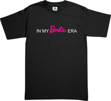 Cargar imagen en el visor de la galería, Playera In My Barbie Era Dama/Caballero/Infantil
