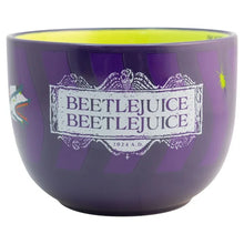 Cargar imagen en el visor de la galería, Beetlejuice Taza Jumbo Bitono, Diseño Sandworm, Beetlejuice la Película, Tarro Multiusos, Capacidad 820 ml, Morado