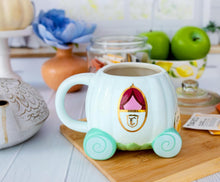 Cargar imagen en el visor de la galería, Taza Cenicienta 3D carroza Ceramica Disney Princesas 591 ml