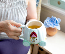 Cargar imagen en el visor de la galería, Taza Cenicienta 3D carroza Ceramica Disney Princesas 591 ml