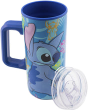 Cargar imagen en el visor de la galería, Termo Stitch Termo Doble Pared Con Asa, Colección Disney Clásicos, Diseño Stitch Experimento 626, Estilo Hawaiano, Termo con Tapa Transparente, Capacidad 550 mililitros