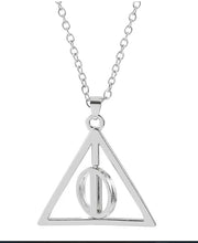 Cargar imagen en el visor de la galería, Collar Reliquias de la muerte Giratorio