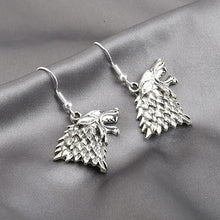 Cargar imagen en el visor de la galería, Aretes Casa Stark Lobo Juego de Tronos Aleacion Metalica a base de ZInc