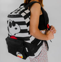 Cargar imagen en el visor de la galería, Snoopy Mochila Grande con cangurera Peanuts