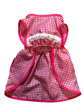 Cargar imagen en el visor de la galería, Mandil para Perro Estilo Doñita Disfraz Dogñita Cuadros con Encaje y Bolsillos
