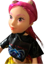 Cargar imagen en el visor de la galería, Demon Hunters Set 3 Muñecas Kpop Guerreras 40 cms Rumi, Mira y Zoey