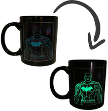 Cargar imagen en el visor de la galería, Batman Taza Mágica Brilla Obscuridad Dc Comics 340ml Caja