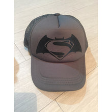 Cargar imagen en el visor de la galería, Gorra Batman Vs Superman Comics Varios Colores