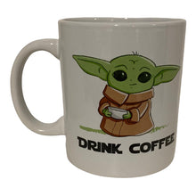 Cargar imagen en el visor de la galería, Taza Baby Yoda Mandalorian Disney 473 ml con Caja de Regalo