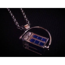 Cargar imagen en el visor de la galería, Collar Tardis Giratorio / Anillo Doctor Who
