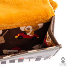 Cargar imagen en el visor de la galería, Loungefly Cartera Gizmo Holiday Gremlins