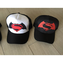 Cargar imagen en el visor de la galería, Gorra Batman Vs Superman Comics Varios Colores
