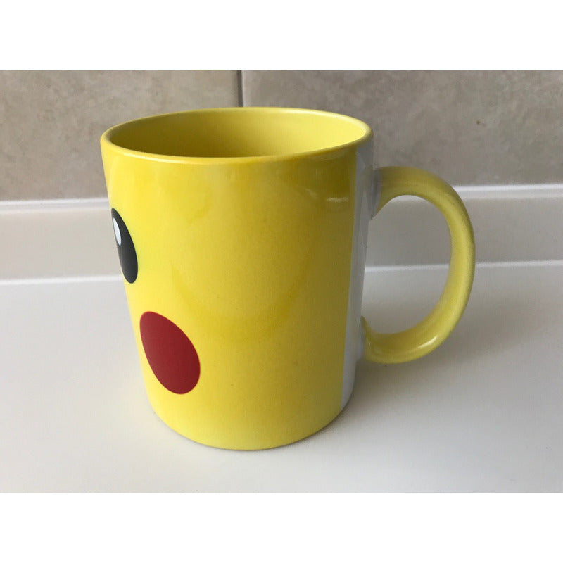 Taza Pikachu Fondo Amarillo