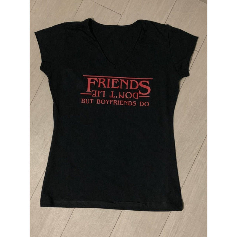 Playera Stranger Things Friends Dont Lie Boyfriends Do Rojo