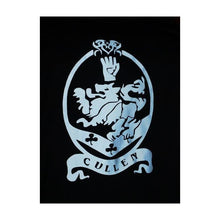 Cargar imagen en el visor de la galería, Blusa / Playera Twilight Escudo Cullen Reflejante