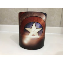 Cargar imagen en el visor de la galería, Capitan America Taza Mágica Fondo Rojo