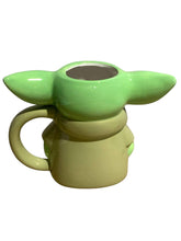 Cargar imagen en el visor de la galería, Baby Yoda Taza 3D Grogu Str Wars Mandalorian Tarro Mando Ceramica Capacidad 591 ml
