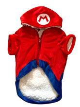 Cargar imagen en el visor de la galería, Mario o Luigi Disfraz Chamarra para Perro con forro de polar Halloween con capucha

