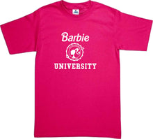 Cargar imagen en el visor de la galería, Playera Barbie University Dama/Caballero/Infantil
