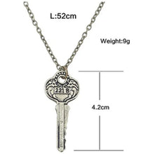 Cargar imagen en el visor de la galería, Collar Sherlock Llave antigua 221B Sherlocked casa Baker Street
