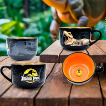 Cargar imagen en el visor de la galería, Jurassic Park Tazon Tarro Jumbo de Cerámica Universal Studios 30 Aniversario Taza Jumbo Plato Sopero Cuenco para Cereal Capacidad 705 ml
