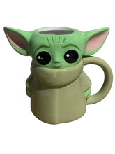 Cargar imagen en el visor de la galería, Baby Yoda Taza 3D Grogu Str Wars Mandalorian Tarro Mando Ceramica Capacidad 591 ml
