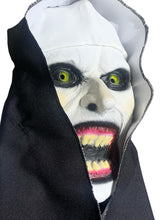 Cargar imagen en el visor de la galería, Mascara La Monja Disfraz Halloween Cosplay con capucha El Conjuro
