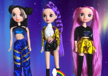 Cargar imagen en el visor de la galería, Demon Hunters Set 3 Muñecas Kpop Guerreras 30 cms Rumi, Mira y Zoey
