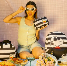 Cargar imagen en el visor de la galería, Snoopy Mochila Grande con cangurera Peanuts
