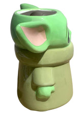 Cargar imagen en el visor de la galería, Baby Yoda Taza 3D Grogu Str Wars Mandalorian Tarro Mando Ceramica Capacidad 591 ml
