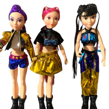 Cargar imagen en el visor de la galería, Demon Hunters Set 3 Muñecas Kpop Guerreras 40 cms Rumi, Mira y Zoey

