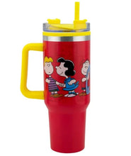 Cargar imagen en el visor de la galería, Snoopy Termo Alto Doble Pared Con Asa Y Popote Rojo Snoopy &amp; Friends, Peanuts, Capacidad 1.2 L
