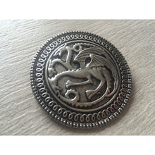 Cargar imagen en el visor de la galería, Broche Escudo Casa Targaryen Game Of Thrones
