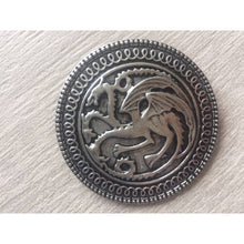 Cargar imagen en el visor de la galería, Broche Escudo Casa Targaryen Game Of Thrones
