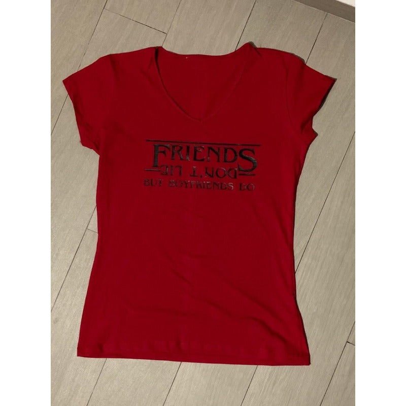 Playera Stranger Things Friends Dont Lie Boyfriends Do Rojo