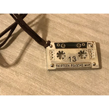 Cargar imagen en el visor de la galería, Collar Trece Razones Porque Thirteen Reasons Why
