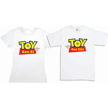 Cargar imagen en el visor de la galería, Set 2 Playeras Toy Story Pareja Toy Con Ella / El Novios
