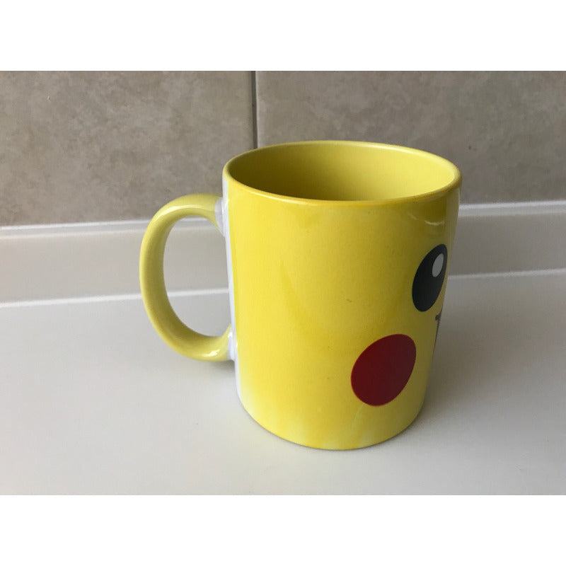 Taza Pikachu Fondo Amarillo