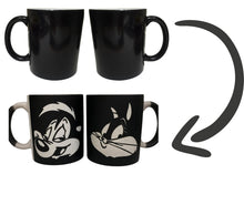 Cargar imagen en el visor de la galería, Set 2 Tazas Pep Le Pew &amp; Penolepe Pussycat Novios Pareja
